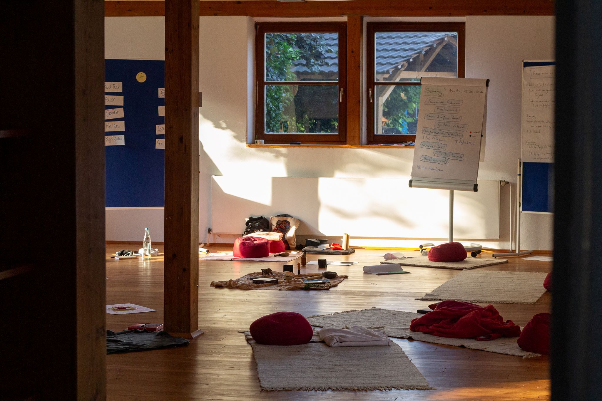 lila bunt Seminarraum Scheune